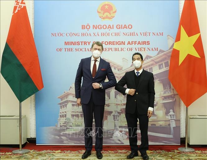 Vietnamese, Belarusian deputy foreign ministers hold political consultation